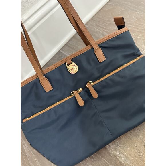 Michael Kors Medium Kempton Shoulder Bag Tote in Navy brown Navy Preppy Tote Bag - Picture 2 of 6